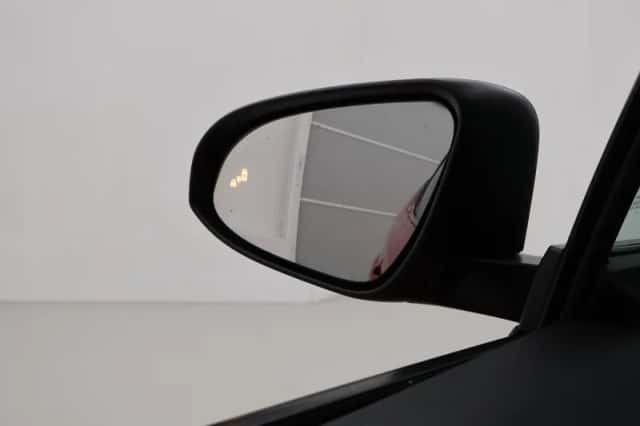 Toyota C-HR (2022) thumbnail 6