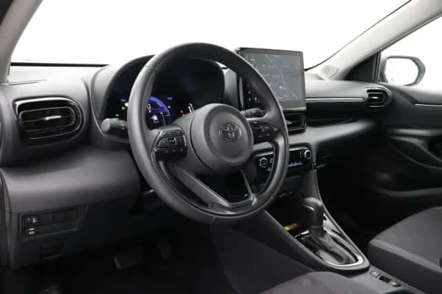 Toyota Yaris (2025) thumbnail 2