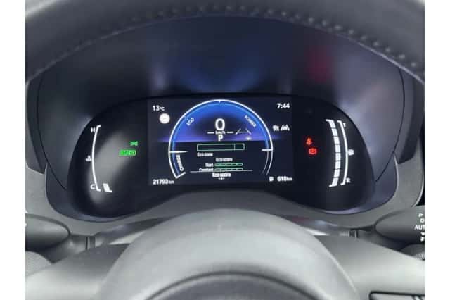 Toyota Yaris (2025) thumbnail 3