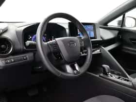 Toyota C-HR (2024) thumbnail 2