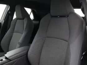 Toyota C-HR (2024) thumbnail 11