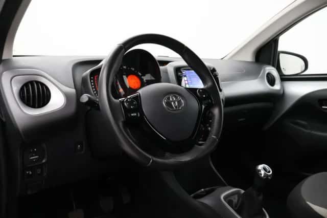 Toyota Aygo (2020) thumbnail 2