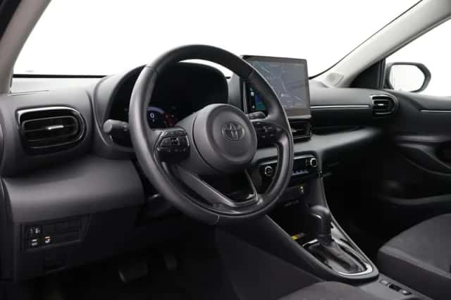Toyota Yaris (2025) thumbnail 2