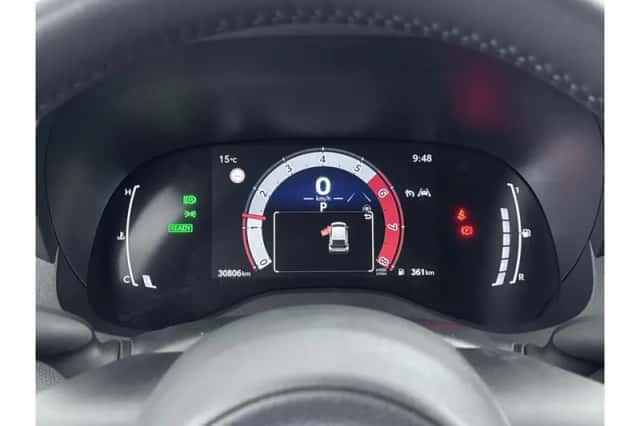 Toyota Yaris (2025) thumbnail 3