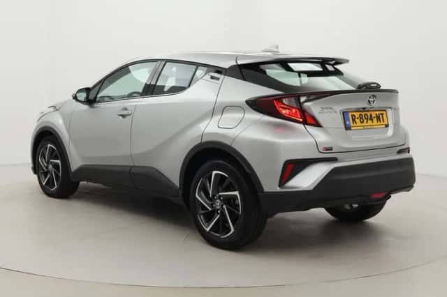 Toyota C-HR (2022) thumbnail 4