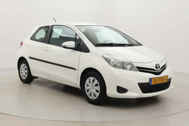 Toyota Yaris (2012) thumbnail 1