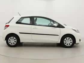 Toyota Yaris (2012) thumbnail 15
