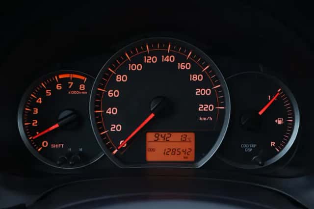Toyota Yaris (2012) thumbnail 3
