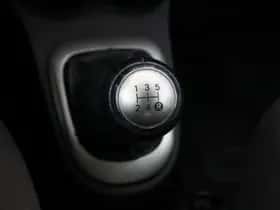 Toyota Yaris (2012) thumbnail 22