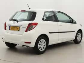 Toyota Yaris (2012) thumbnail 25