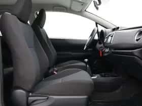 Toyota Yaris (2012) thumbnail 26