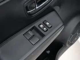 Toyota Yaris (2012) thumbnail 8