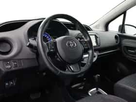 Toyota Yaris (2016) thumbnail 2
