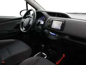 Toyota Yaris (2016) thumbnail 37
