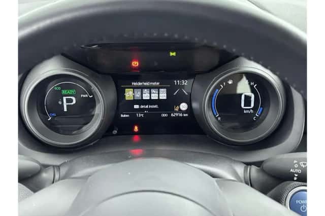 Toyota Yaris (2023) thumbnail 3