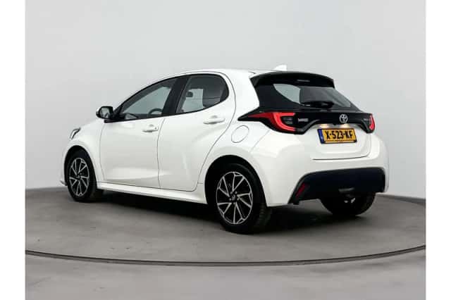 Toyota Yaris (2023) thumbnail 4
