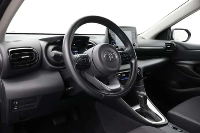 Toyota Yaris (2023) thumbnail 2