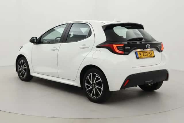 Toyota Yaris (2022) thumbnail 4