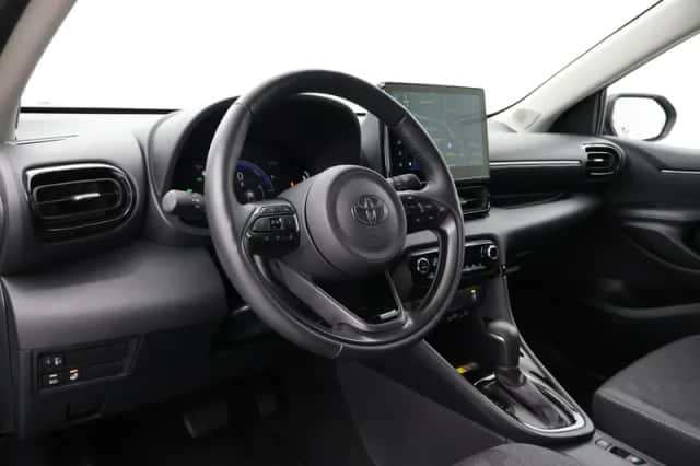 Toyota Yaris (2025) thumbnail 2