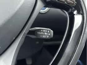 Toyota C-HR (2022) thumbnail 7