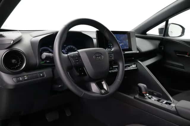 Toyota C-HR (2025) thumbnail 2