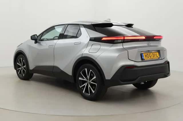 Toyota C-HR (2025) thumbnail 4