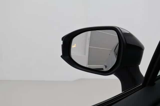 Toyota C-HR (2025) thumbnail 5