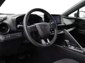 Toyota C-HR (2024) thumbnail 2
