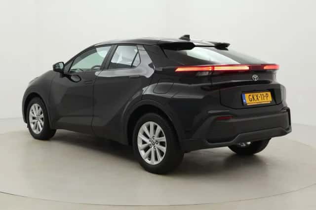 Toyota C-HR (2024) thumbnail 4