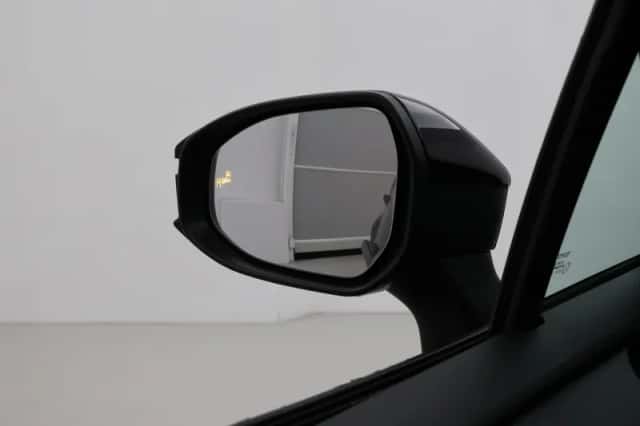 Toyota C-HR (2024) thumbnail 5