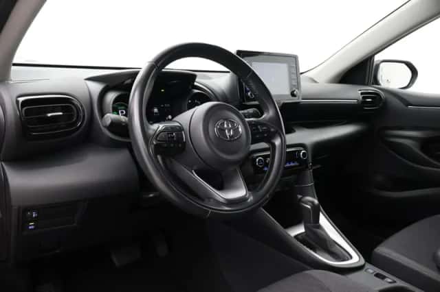 Toyota Yaris (2021) thumbnail 2