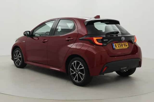 Toyota Yaris (2021) thumbnail 4
