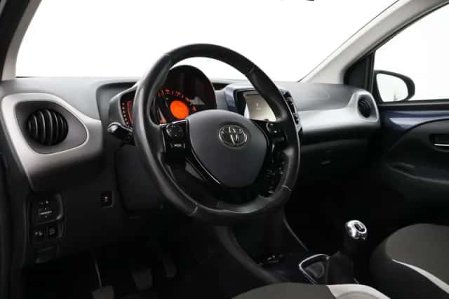 Toyota Aygo (2016) thumbnail 2