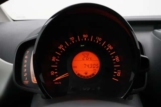 Toyota Aygo (2016) thumbnail 3