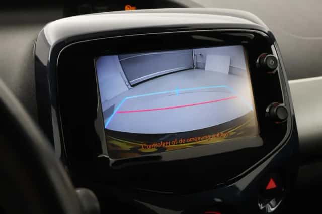 Toyota Aygo (2016) thumbnail 5
