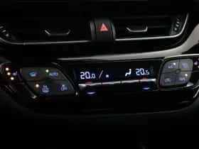 Toyota C-HR (2018) thumbnail 11