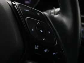 Toyota C-HR (2018) thumbnail 24