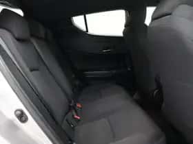 Toyota C-HR (2018) thumbnail 35