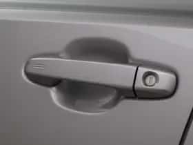 Toyota C-HR (2018) thumbnail 9