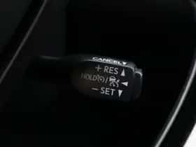 Toyota C-HR (2018) thumbnail 10