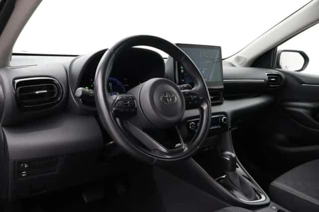 Toyota Yaris (2024) thumbnail 2