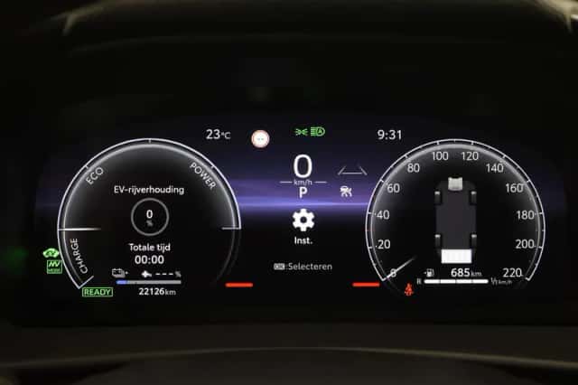 Toyota C-HR (2024) thumbnail 3