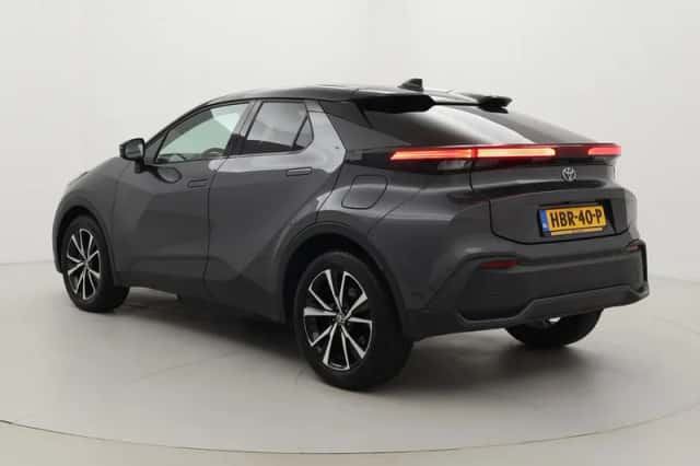 Toyota C-HR (2024) thumbnail 4
