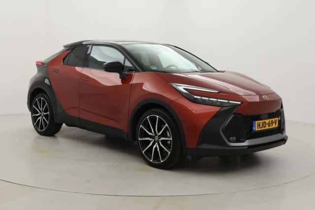 Toyota C-HR (2025) thumbnail 1