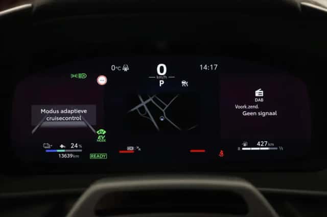 Toyota C-HR (2025) thumbnail 3