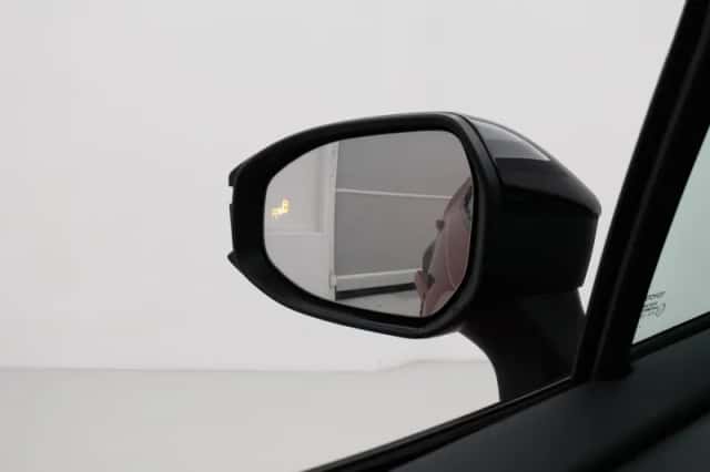 Toyota C-HR (2025) thumbnail 6