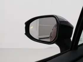 Toyota C-HR (2025) thumbnail 6