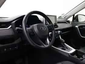 Toyota RAV4 (2021) thumbnail 2
