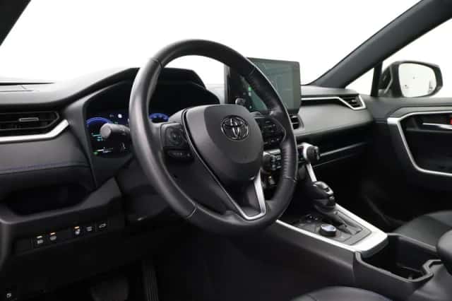 Toyota RAV4 (2024) thumbnail 2
