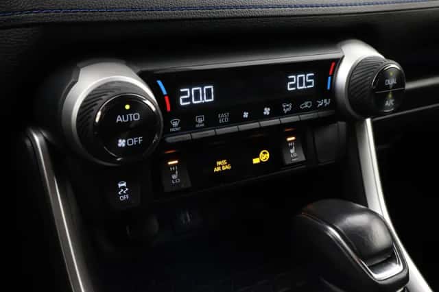 Toyota RAV4 (2024) thumbnail 5